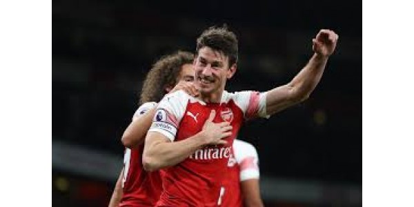 Koscielny saiu da camisa e ficou insatisfeito com os torcedores